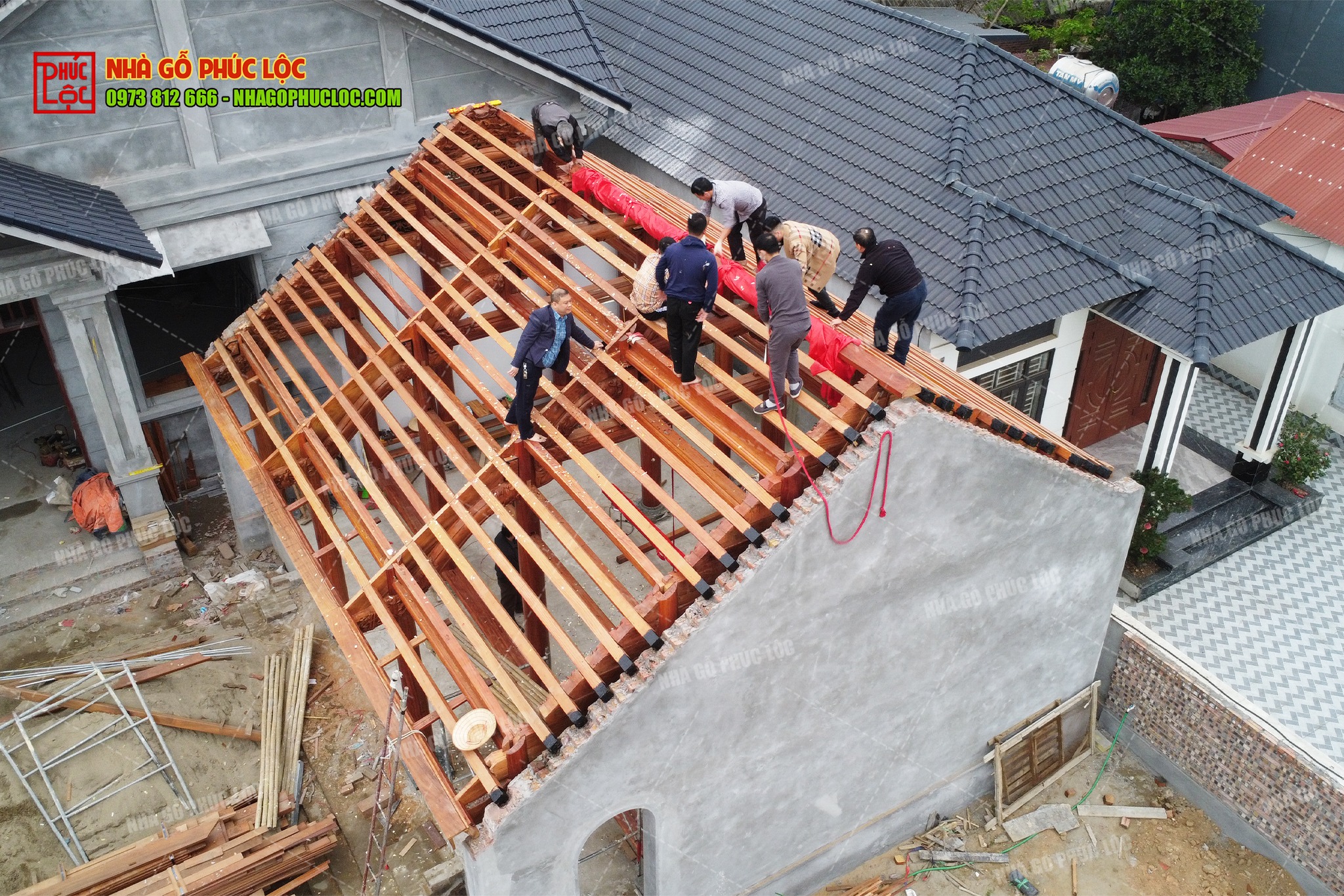 Không nên làm lễ cúng cất nóc vào ngày mưa
