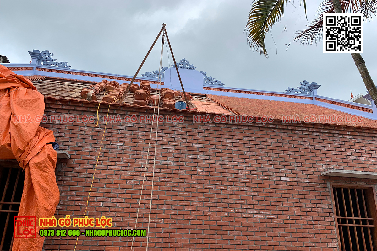 Thi công lợp ngói mái nhà cổ truyền