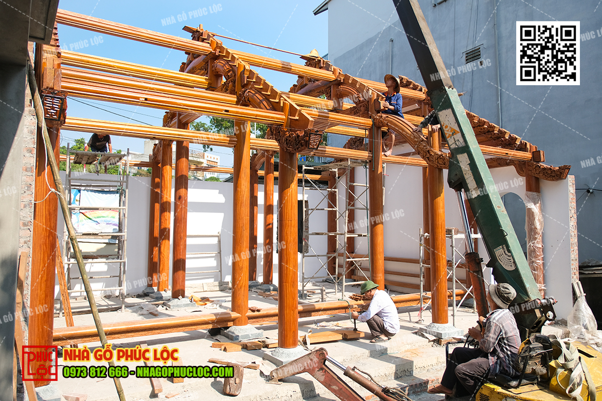 Nhà gỗ cổ truyền được lắp dựng tại xưởng Phúc Lộc